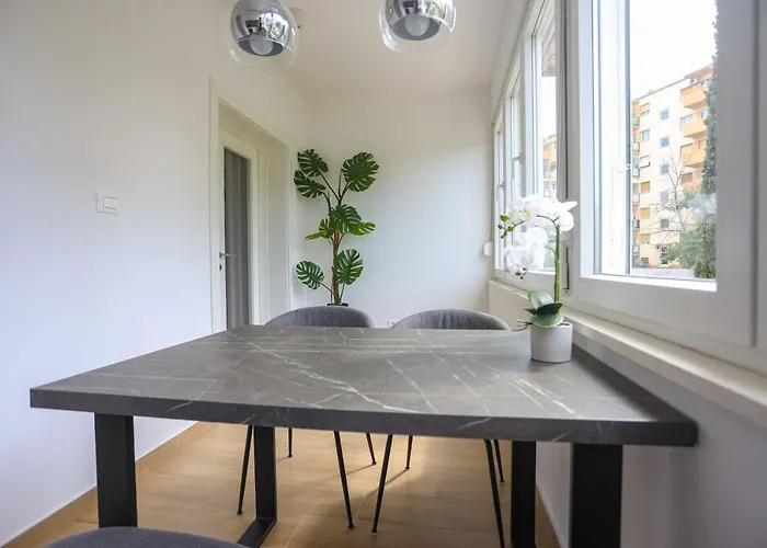 Hajduk & St. Joseph Daire